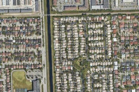 Casa en venta en Miami, Florida, 3 dormitorios, 183.76 m2 № 1943546 - foto 26