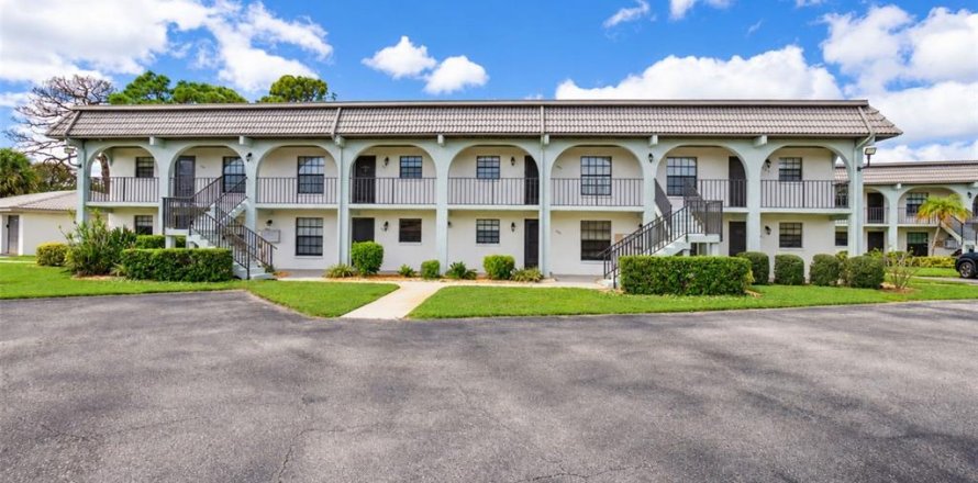 Condo in Englewood, Florida, 2 bedrooms  № 2427561