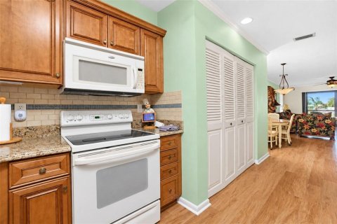 Condo in Englewood, Florida, 2 bedrooms  № 2427561 - photo 12