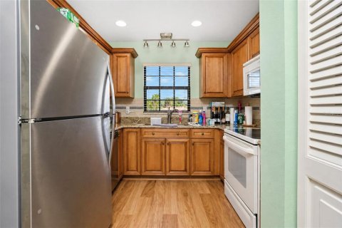 Condo in Englewood, Florida, 2 bedrooms  № 2427561 - photo 8