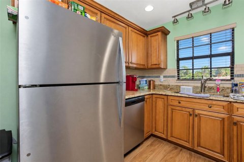 Condo in Englewood, Florida, 2 bedrooms  № 2427561 - photo 9