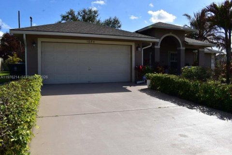 Villa ou maison à vendre à Port St. Lucie, Floride: 3 chambres, 168.62 m2 № 2042377 - photo 3