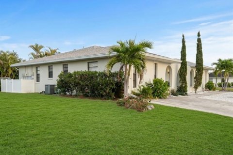 Immobilier commercial à Rotonda, Floride 6 chambres, 191.38 m2 № 2123854