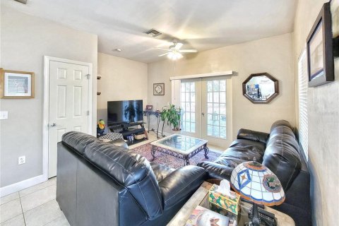 Condo in Gainesville, Florida, 2 bedrooms  № 1760471 - photo 17