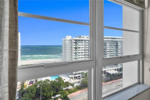 Condo in Miami Beach, Florida, 2 bedrooms  № 1864420 - photo 9