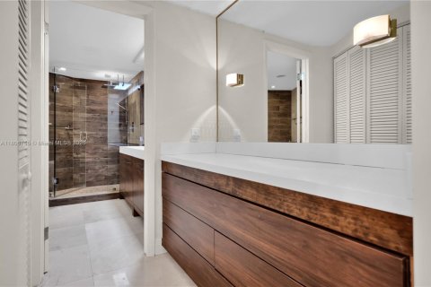 Condo in Miami Beach, Florida, 2 bedrooms  № 1864420 - photo 10