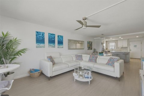 Condo in Clearwater, Florida, 2 bedrooms  № 2214751 - photo 10