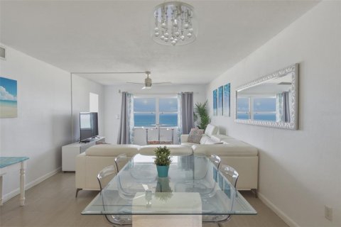 Condo in Clearwater, Florida, 2 bedrooms  № 2214751 - photo 14