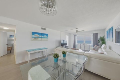 Condo in Clearwater, Florida, 2 bedrooms  № 2214751 - photo 11