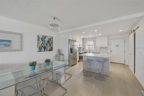 Condo in Clearwater, Florida, 2 bedrooms  № 2214751 - photo 15