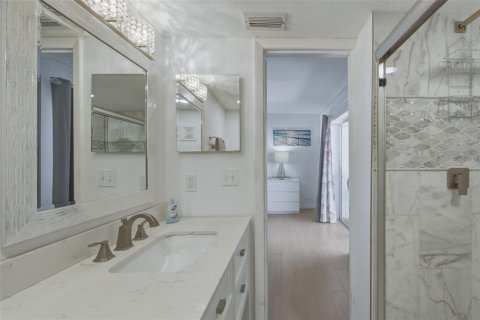 Condo in Clearwater, Florida, 2 bedrooms  № 2214751 - photo 26