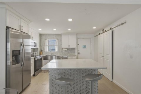 Condo in Clearwater, Florida, 2 bedrooms  № 2214751 - photo 4
