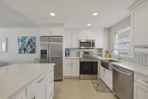 Condo in Clearwater, Florida, 2 bedrooms  № 2214751 - photo 6