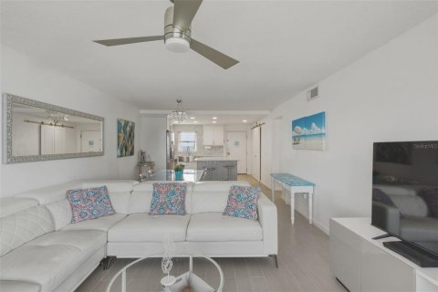 Condo in Clearwater, Florida, 2 bedrooms  № 2214751 - photo 13