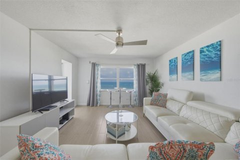 Condo in Clearwater, Florida, 2 bedrooms  № 2214751 - photo 9