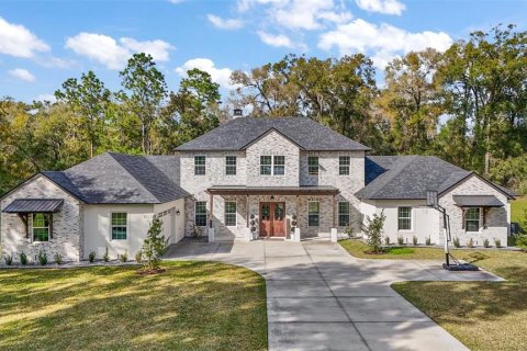 House in DeLand, Florida 5 bedrooms, 332.59 sq.m. № 2141827