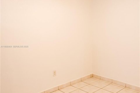 Снять в аренду кондоминиум в Майами, Флорида 2 спальни, 107.67м2, № 1966525 - фото 9