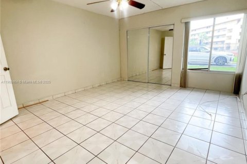 Снять в аренду кондоминиум в Майами, Флорида 2 спальни, 107.67м2, № 1966525 - фото 4