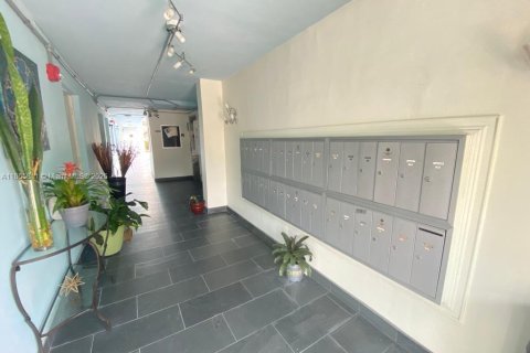 Condo in Miami Beach, Florida, 1 bedroom  № 1897108 - photo 12