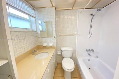 Condo in Miami Beach, Florida, 1 bedroom  № 1897108 - photo 6