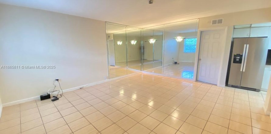 Condominio en Miami Beach, Florida, 1 dormitorio  № 1897108