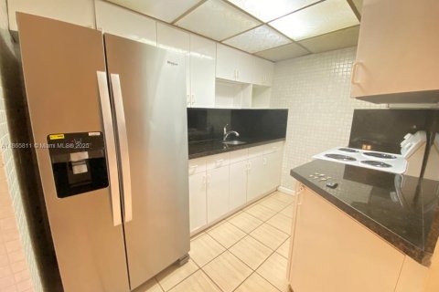 Condominio en alquiler en Miami Beach, Florida, 1 dormitorio, 57.6 m2 № 1897108 - foto 3