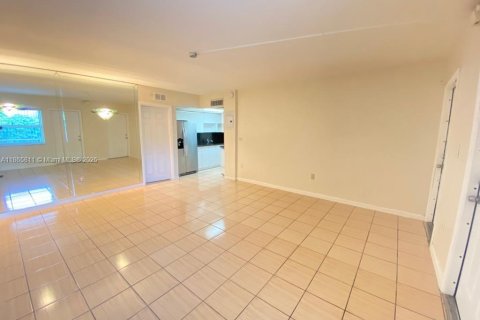 Condominio en alquiler en Miami Beach, Florida, 1 dormitorio, 57.6 m2 № 1897108 - foto 2