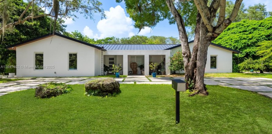 Villa ou maison à Palmetto Bay, Floride 4 chambres, 246.93 m2 № 1847606