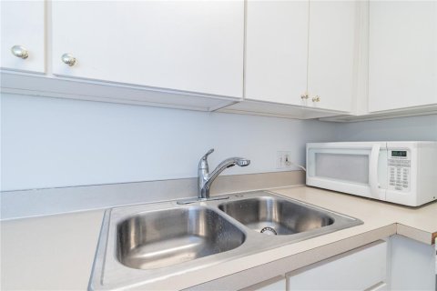 Condo in Tampa, Florida, 1 bedroom  № 2100681 - photo 25