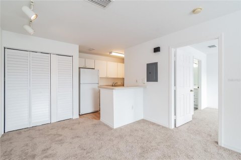 Condo in Tampa, Florida, 1 bedroom  № 2100681 - photo 22