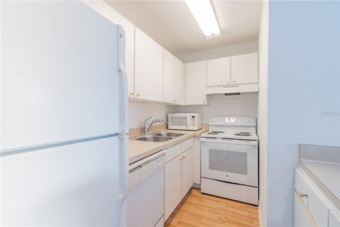 Condo in Tampa, Florida, 1 bedroom  № 2100681 - photo 23