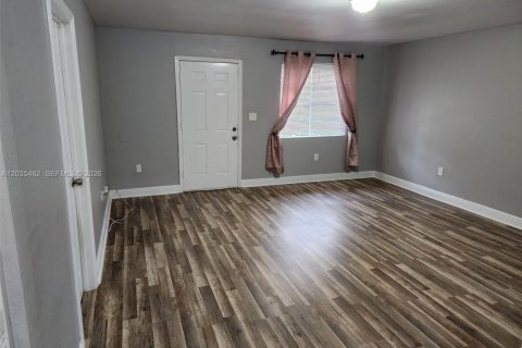 Condo in North Miami, Florida, 2 bedrooms  № 2088398 - photo 7