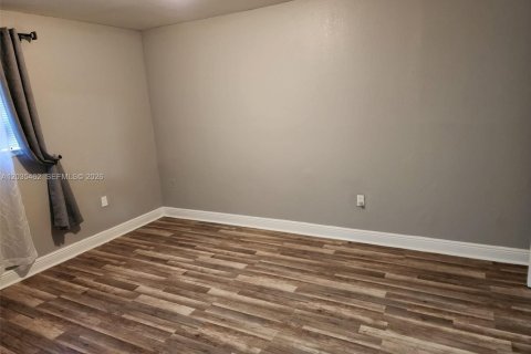Condo in North Miami, Florida, 2 bedrooms  № 2088398 - photo 14