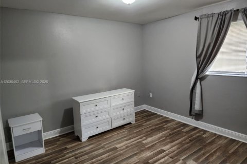 Condo in North Miami, Florida, 2 bedrooms  № 2088398 - photo 11