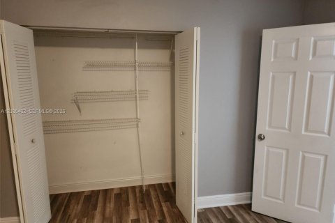 Condo in North Miami, Florida, 2 bedrooms  № 2088398 - photo 15