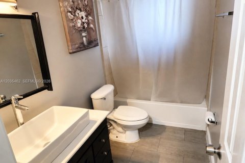 Condo in North Miami, Florida, 2 bedrooms  № 2088398 - photo 10