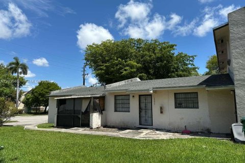 Condo in North Miami, Florida, 2 bedrooms № 2088398