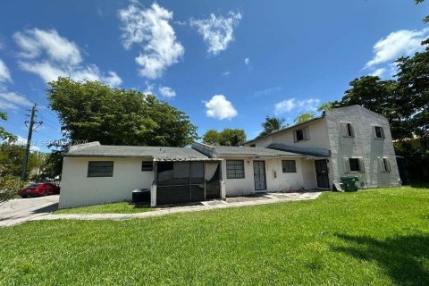 Condo in North Miami, Florida, 2 bedrooms  № 2088398 - photo 17