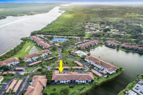 Condominio en alquiler en Stuart, Florida, 2 dormitorios, 105.44 m2 № 936498 - foto 1