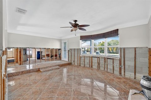 Casa en venta en Saint Petersburg, Florida, 3 dormitorios, 166.57 m2 № 1916644 - foto 7