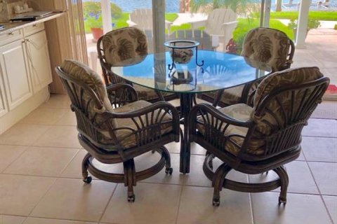House in Indian Rocks Beach, Florida 2 bedrooms, 139.91 sq.m. № 1684927 - photo 24