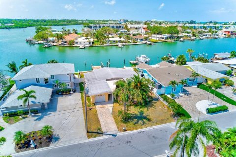 House in Indian Rocks Beach, Florida 2 bedrooms, 139.91 sq.m. № 1684927 - photo 2