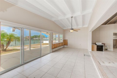 House in Indian Rocks Beach, Florida 2 bedrooms, 139.91 sq.m. № 1684927 - photo 27
