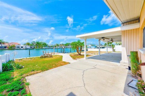 House in Indian Rocks Beach, Florida 2 bedrooms, 139.91 sq.m. № 1684927 - photo 20
