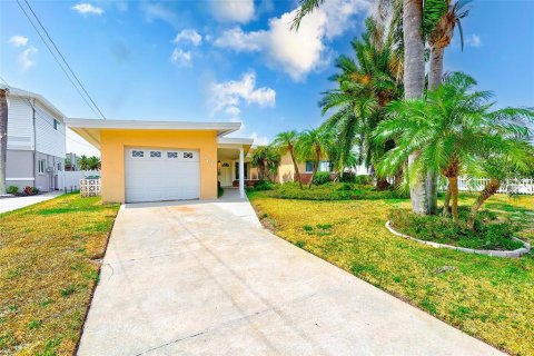 House in Indian Rocks Beach, Florida 2 bedrooms, 139.91 sq.m. № 1684927 - photo 4