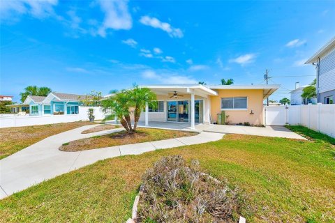 House in Indian Rocks Beach, Florida 2 bedrooms, 139.91 sq.m. № 1684927 - photo 11