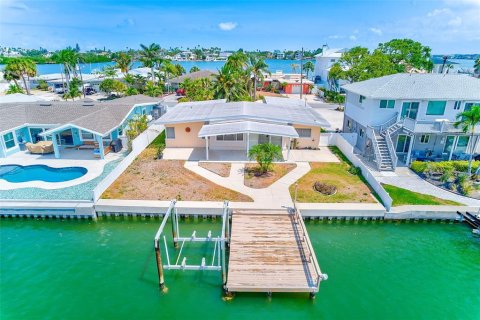 House in Indian Rocks Beach, Florida 2 bedrooms, 139.91 sq.m. № 1684927 - photo 12