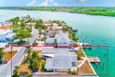 House in Indian Rocks Beach, Florida 2 bedrooms, 139.91 sq.m. № 1684927 - photo 3