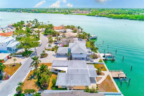 House in Indian Rocks Beach, Florida 2 bedrooms, 139.91 sq.m. № 1684927 - photo 15