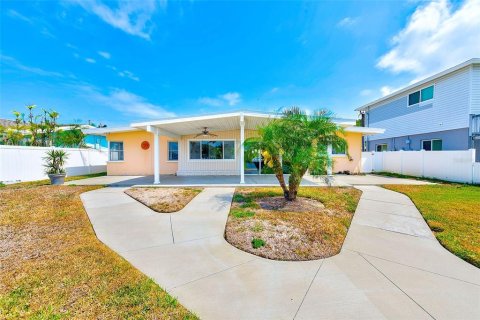 House in Indian Rocks Beach, Florida 2 bedrooms, 139.91 sq.m. № 1684927 - photo 19